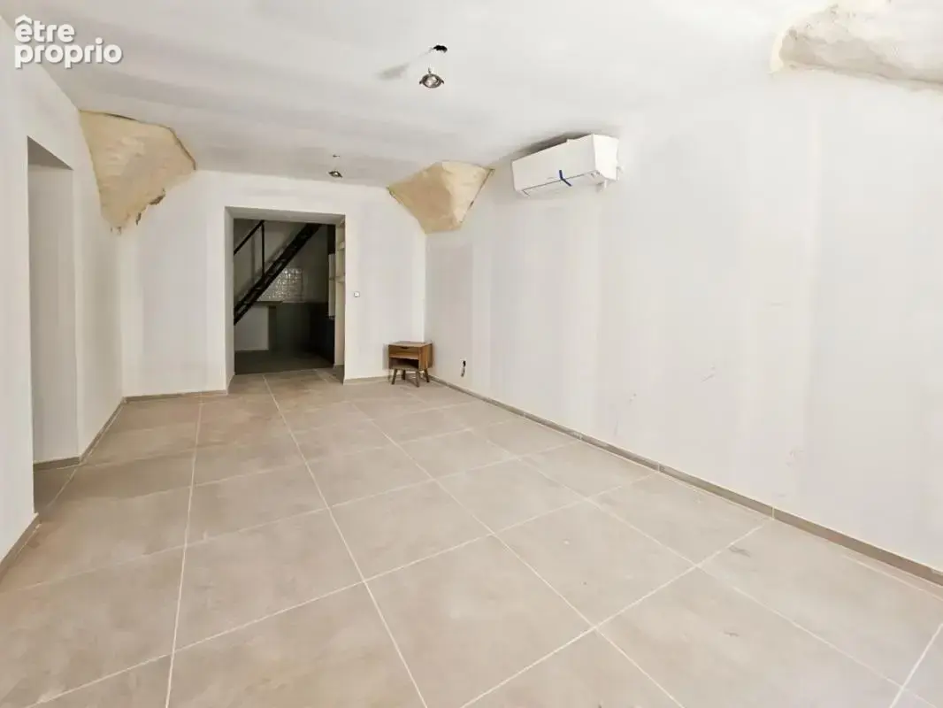 À Vendre à Montfrin - Maison de village de 67m² avec garage - photo 2