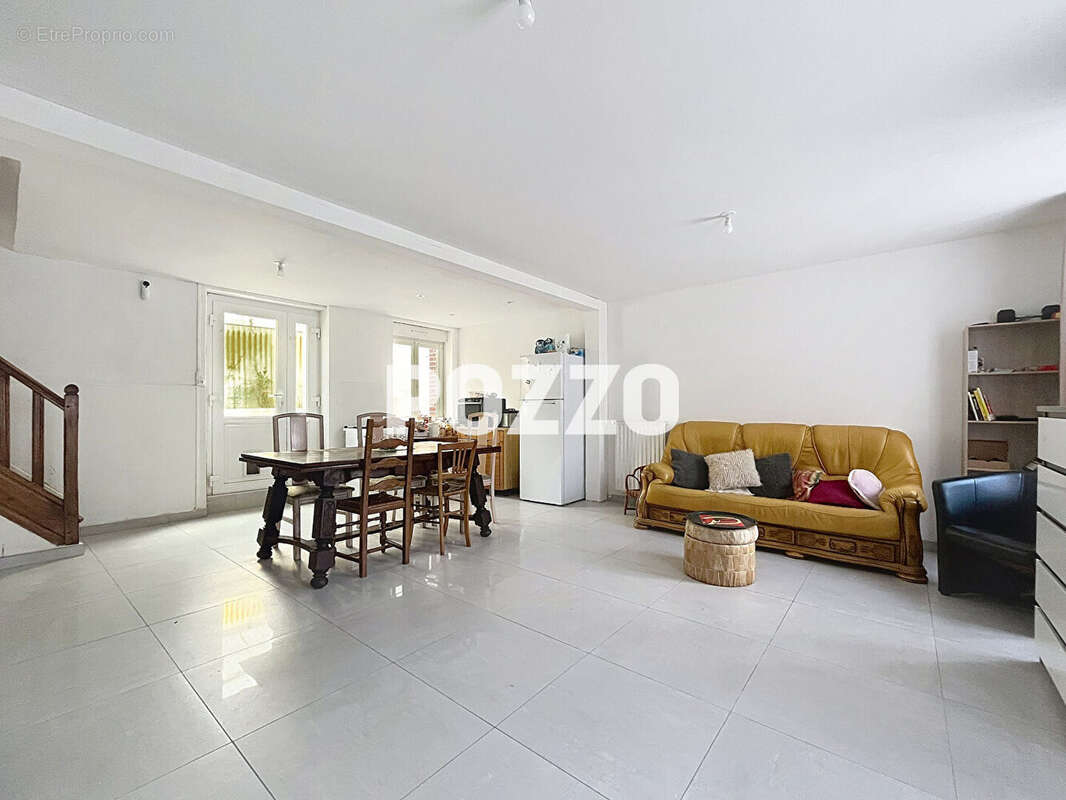 Maison à SAINT-SEVER-CALVADOS