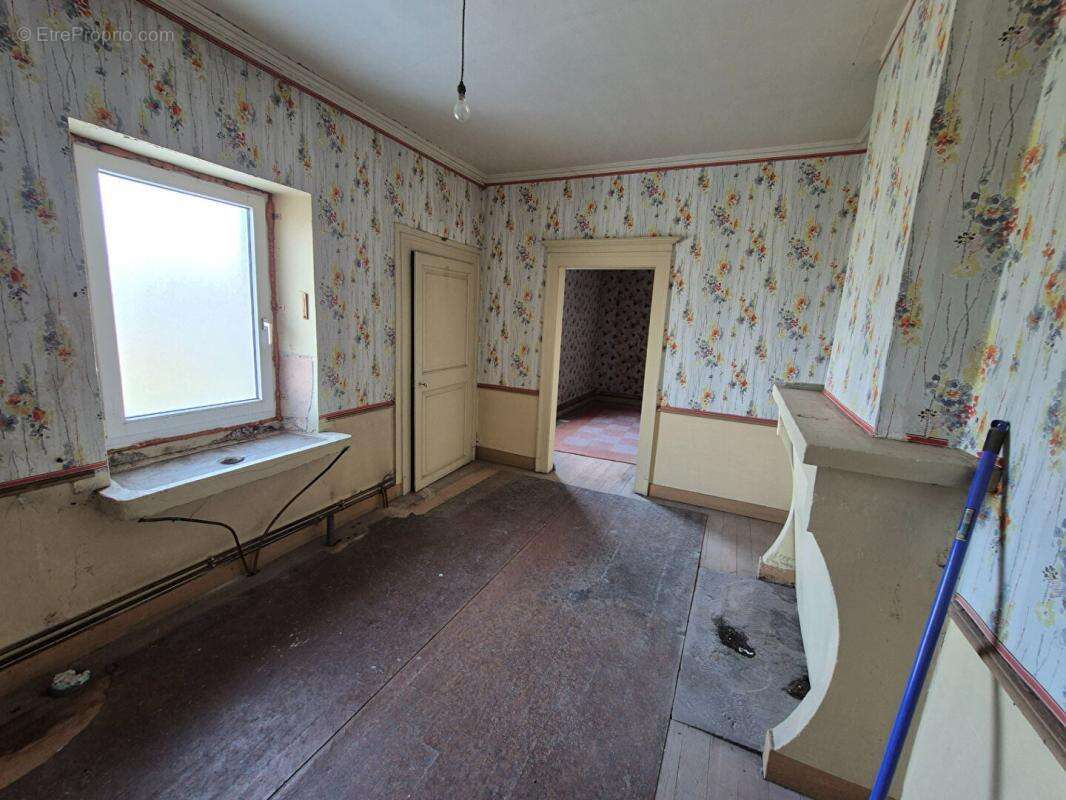 Maison à CONFLANS-SUR-LANTERNE