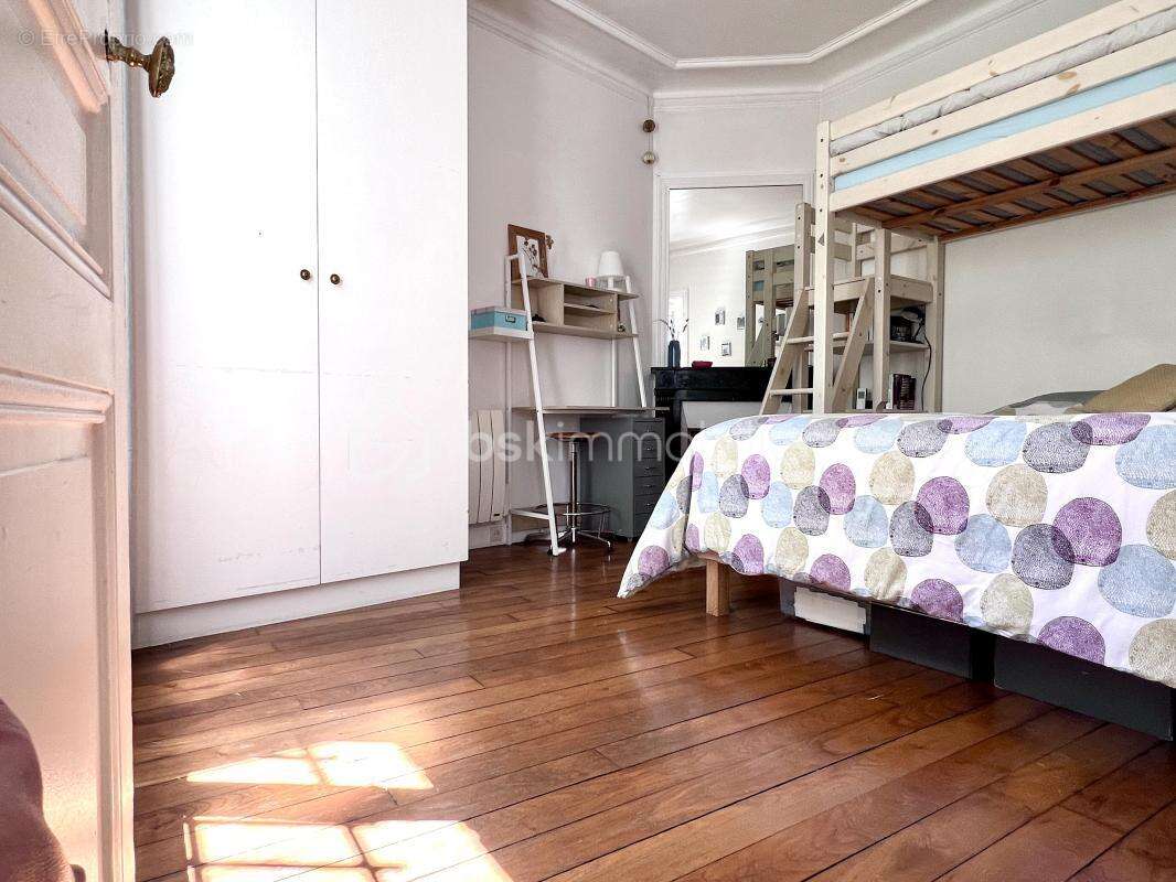 PARIS 18ᵉ – RUE CAVALLOTTI 2 pièces de 37,07 m² – Calme absolu – Charme de l'ancien – Belle hauteur sous plafond - photo 4