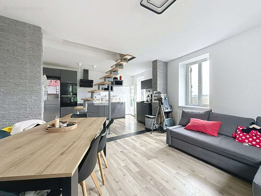 Maison à SAINT-TRIVIER-SUR-MOIGNANS