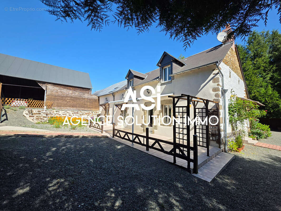 Maison à COURCITE