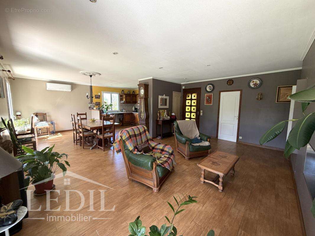 Plain pied avec garage et terrain - photo 7