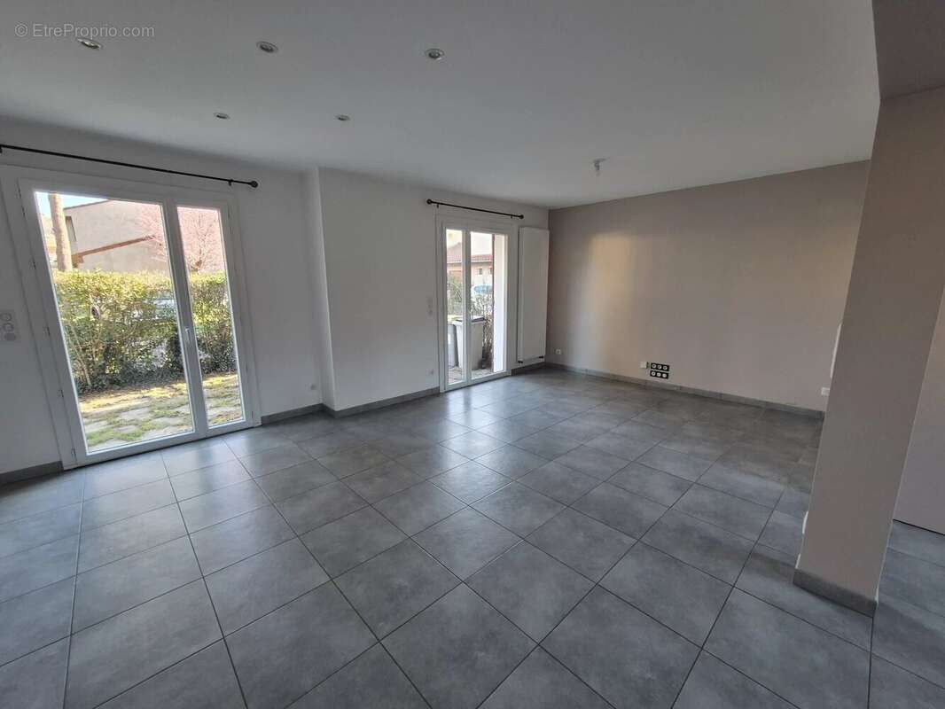 Vals près Le Puy, maison F4 sur 2 niveaux - photo 5