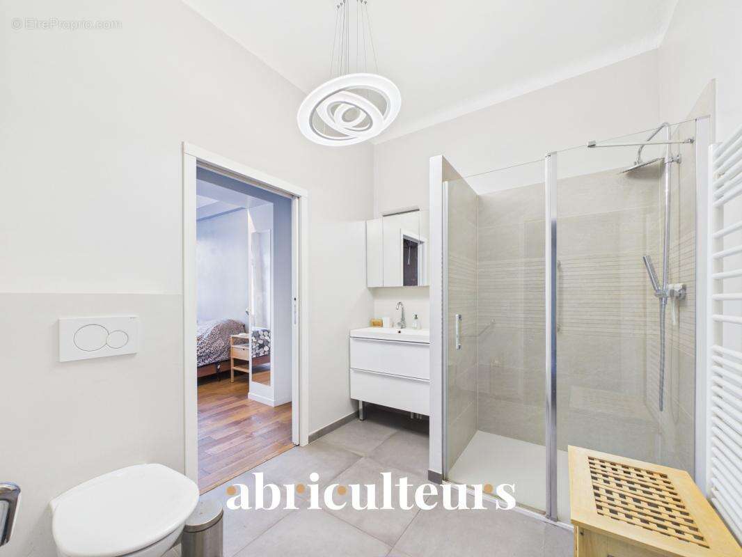 Clamart : Maison familiale lumineuse, 4 chambres, jardin, dépendance et fort potentiel - photo 11
