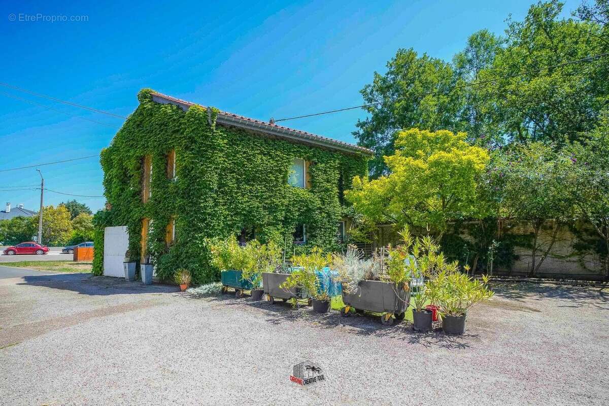 Maison 351 m² à Vantoux  - photo 2