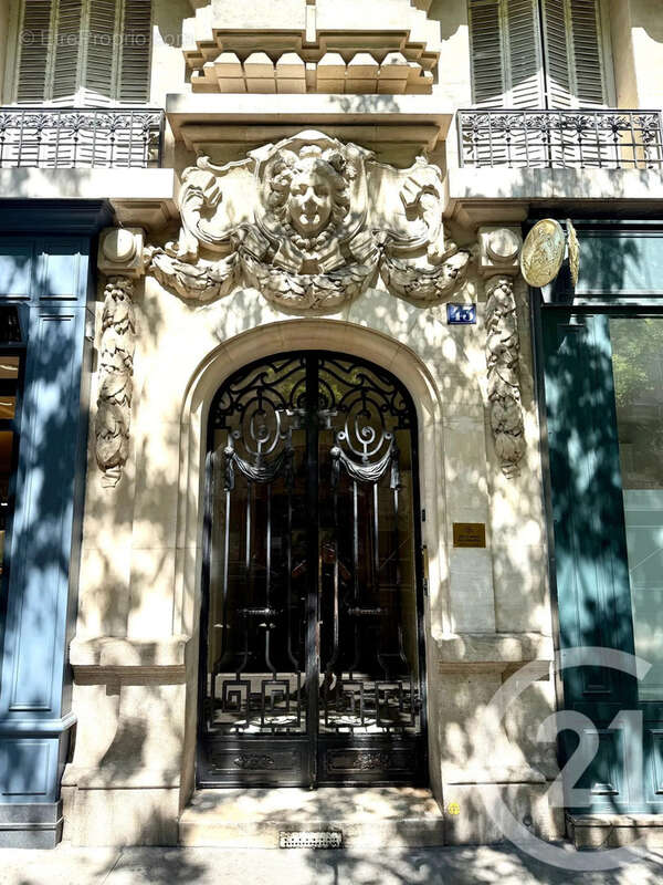Appartement à PARIS-17E