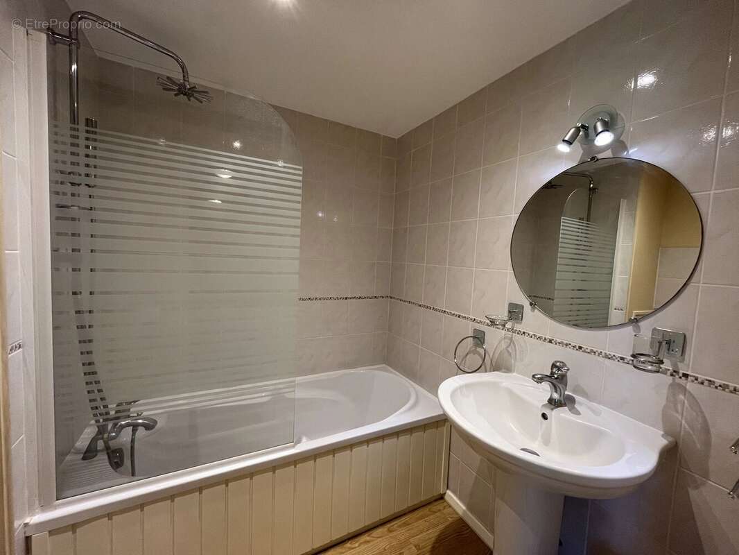 Maison familiale impeccable avec piscine et grand jardin - photo 12