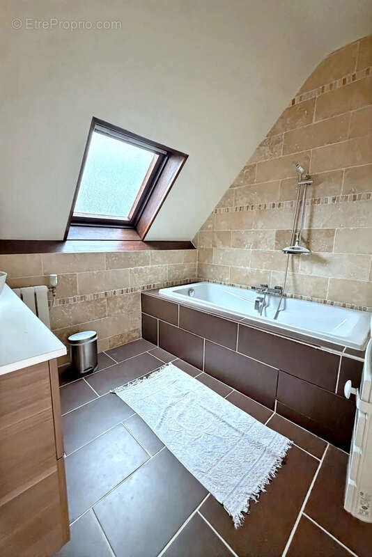 Maison à CONDE-SAINTE-LIBIAIRE