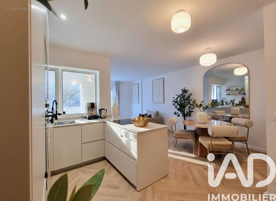 Photo 2 - Appartement à COURBEVOIE