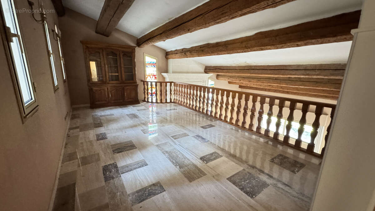 Maison individuelle à rénover à Camplanier   6 chambres, garage et grand terrain de 1 629 m - photo 8