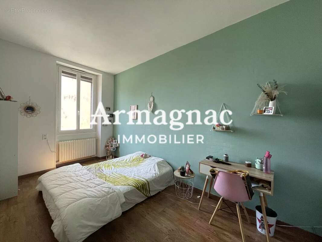 Maison à VIC-FEZENSAC