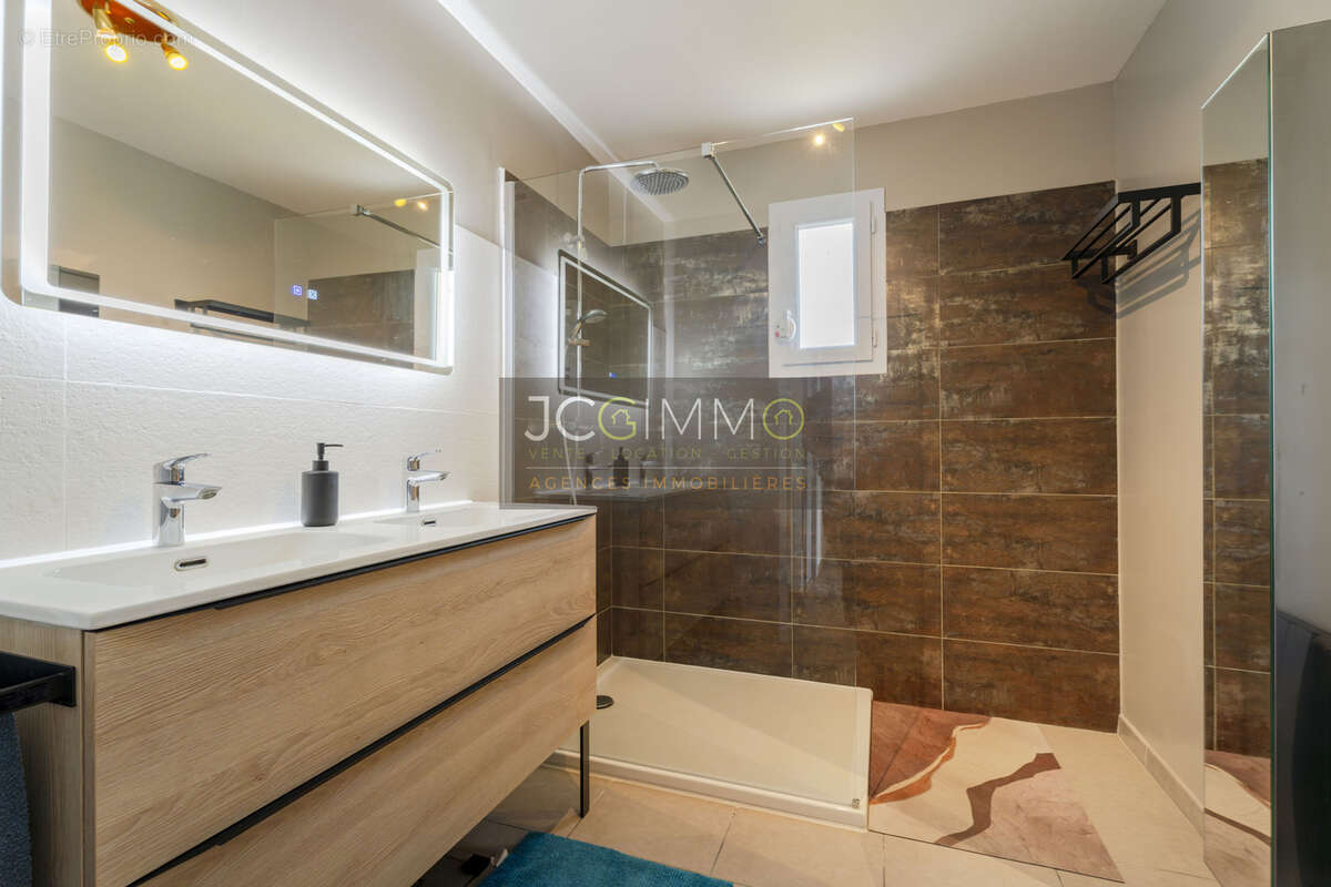 Villa de plain-pied 115m2 - 4 chambres, piscine et garage ! - photo 11