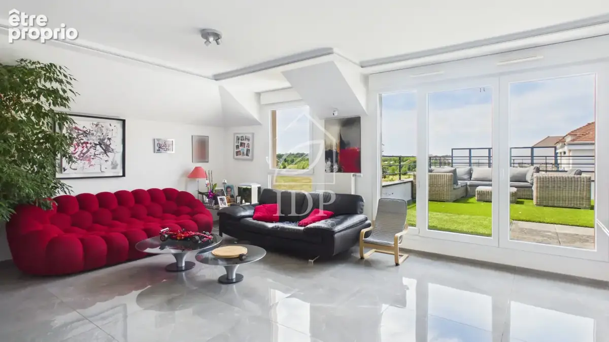 Grand T4 avec terrasse de 32 m2 et balcon   2 parkings en sous-sol - photo 2
