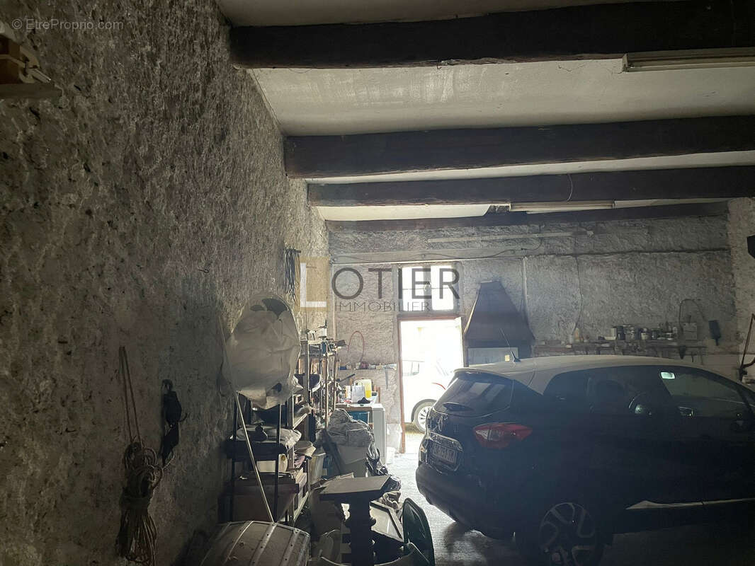 Parking à CAPENDU