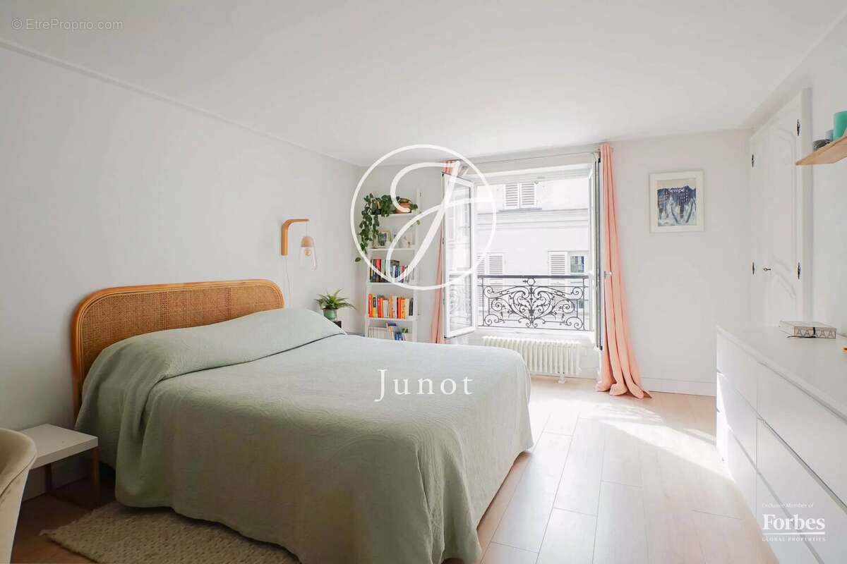 Appartement à PARIS-7E