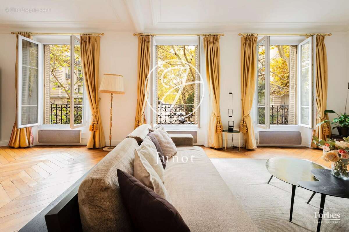 Appartement à PARIS-7E