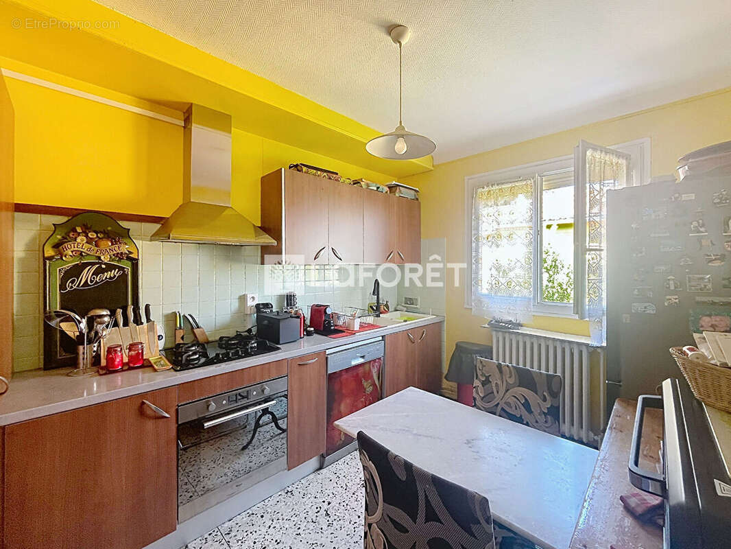 Maison 3 faces avec piscine, 4 chambres et grand garage - photo 4