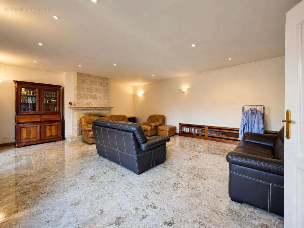 Maison familiale de 168m² avec jardin à Mézières-sur-Seine - photo 2