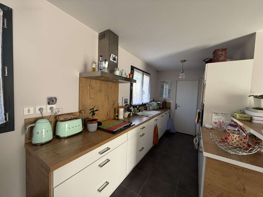 Maison à SAINT-CHAPTES