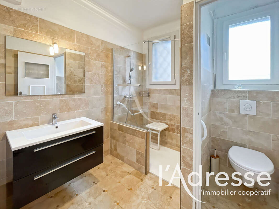 Appartement à CEYRESTE