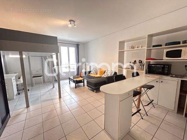 Vente - Appartement - 1 pièce + cuisine - 33 m² - 75 000 € - - photo 4