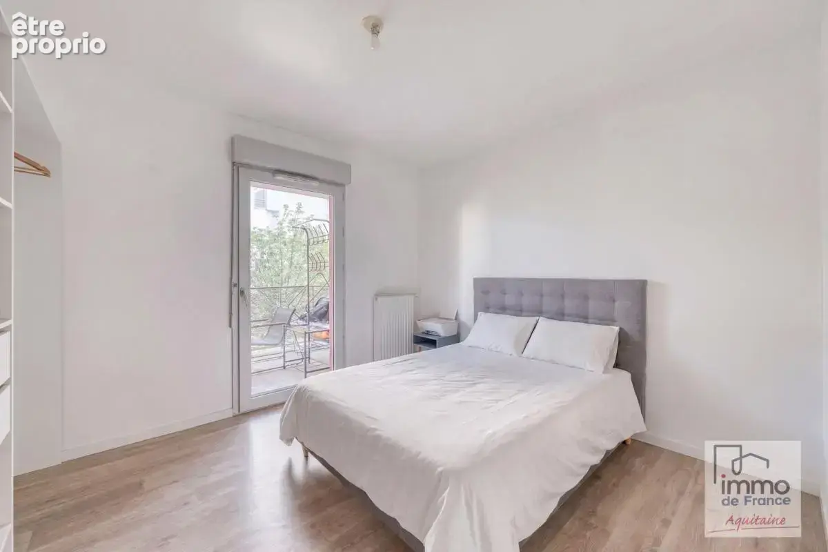 T3 VENDU LOUE  avec terrasse & parking - photo 6