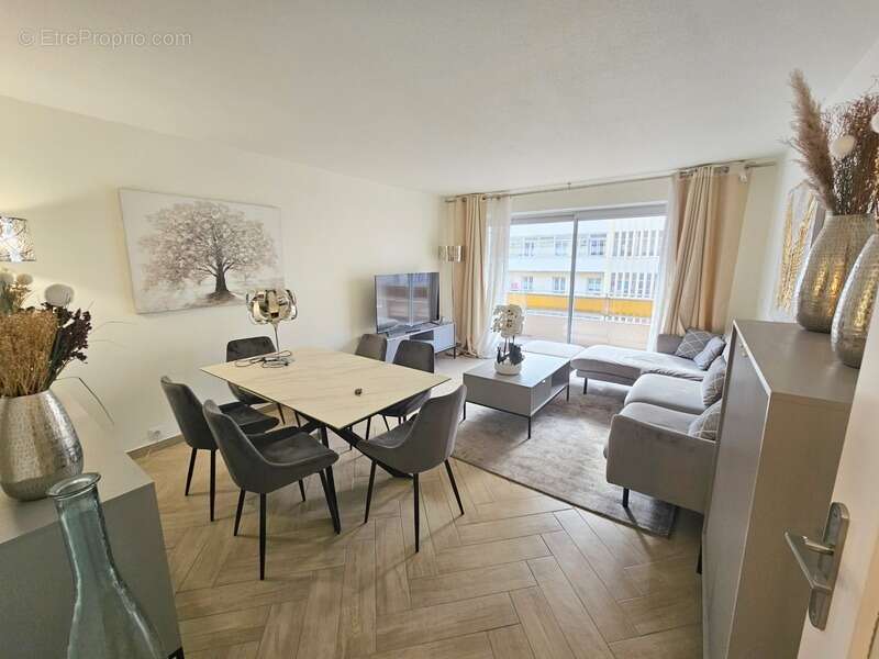 Appartement à MARSEILLE-5E