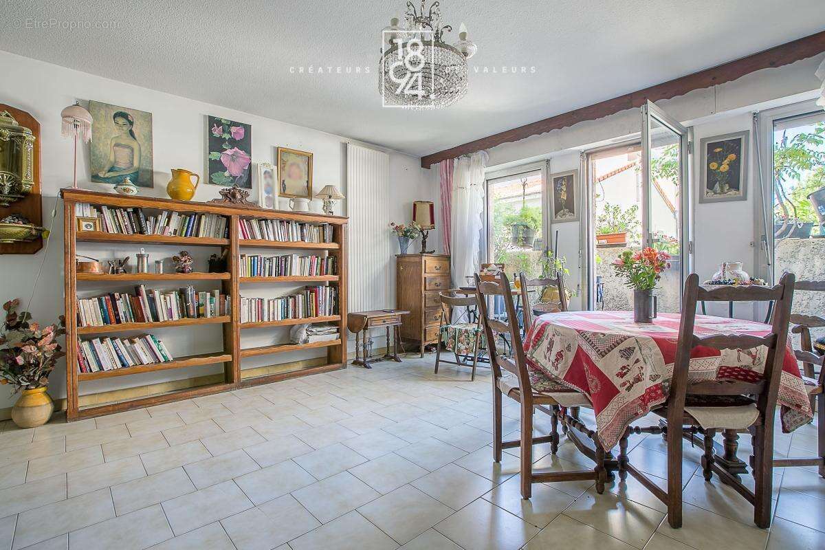 Appartement à MARSEILLE-3E