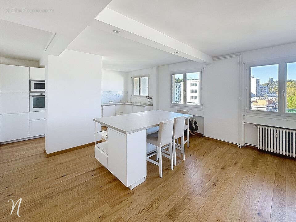 Appartement à SAINT-ETIENNE