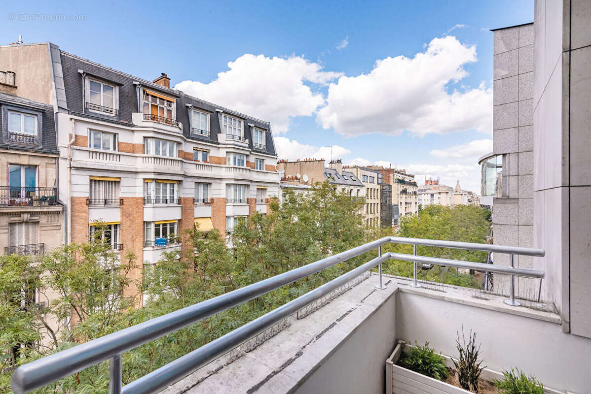 Appartement à PARIS-14E