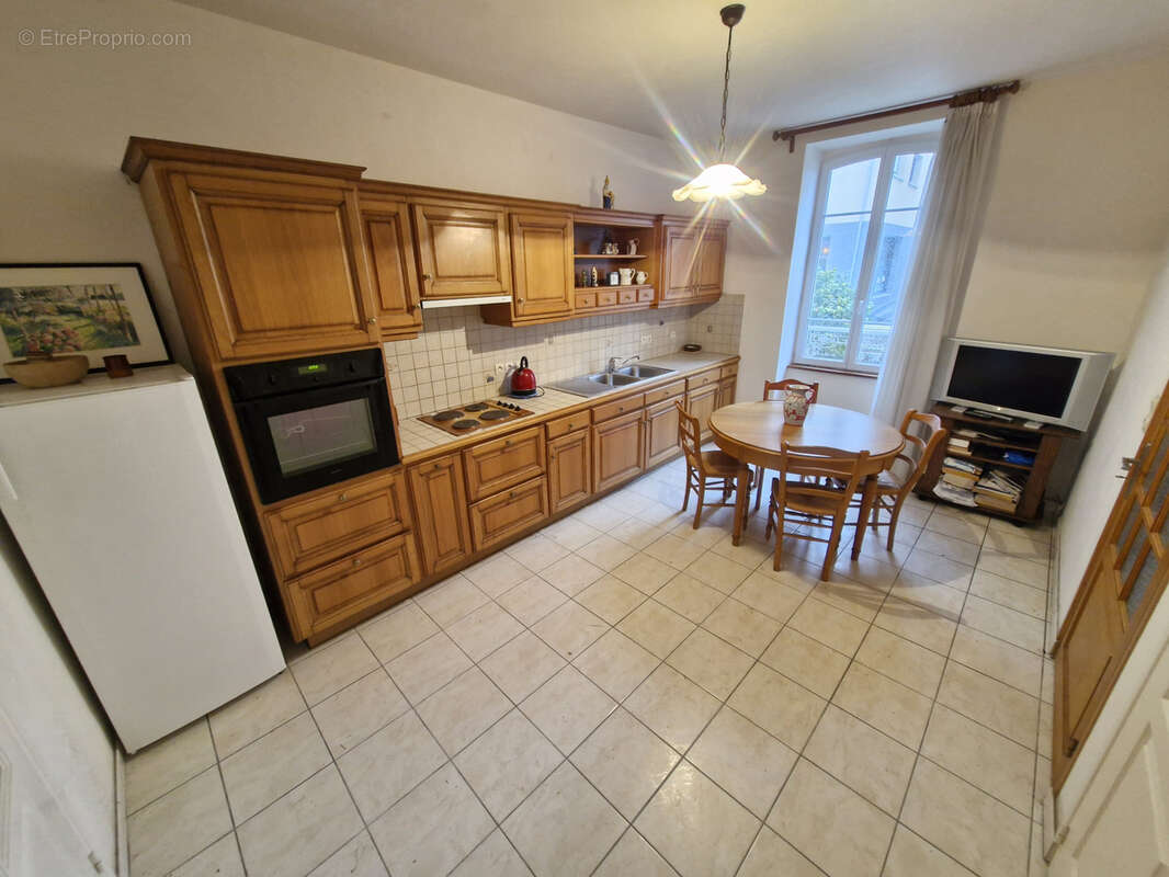 Maison familiale avec terrain constructible et divisible - photo 4
