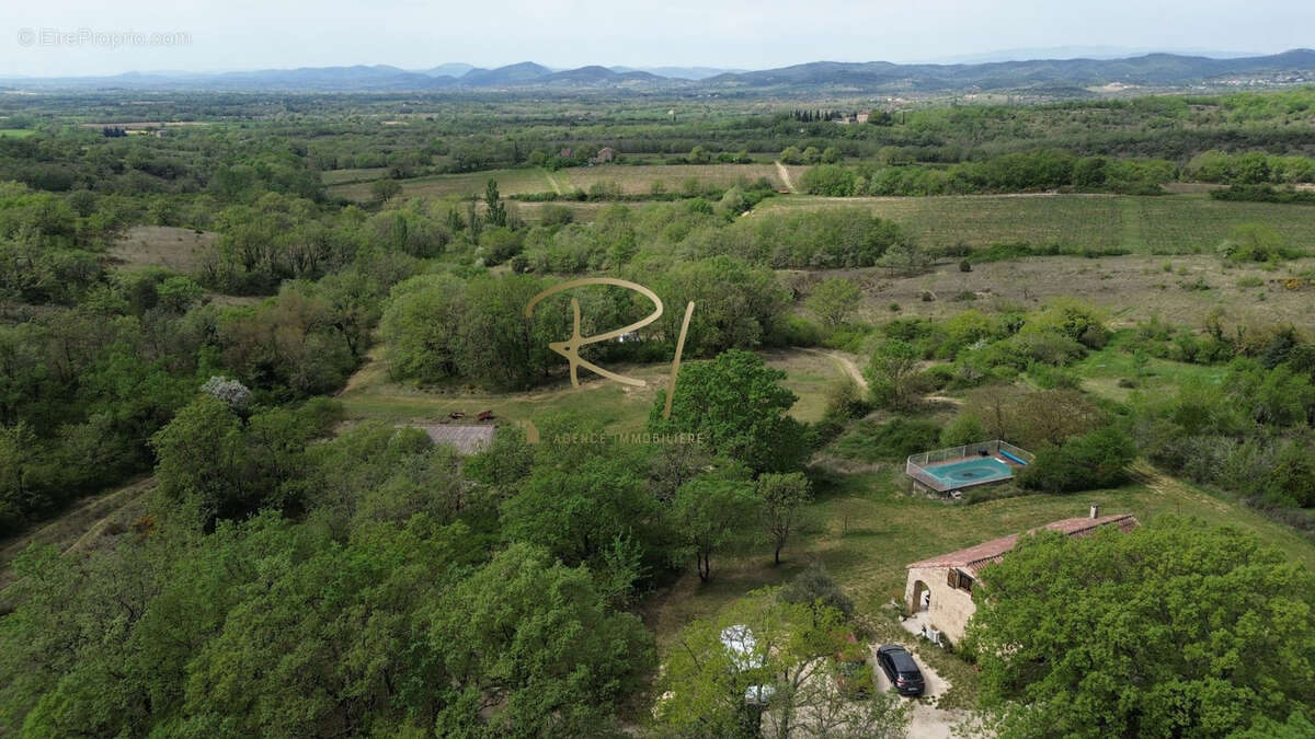Propriété avec habitation, hangar et 2,7 ha d’un seul tenant Barjac Gard 30 - photo 2