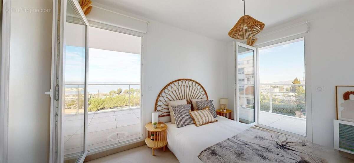 Sète - Face au Bassin de Thau : T4 traversant avec 62 m² de terrasse - photo 6