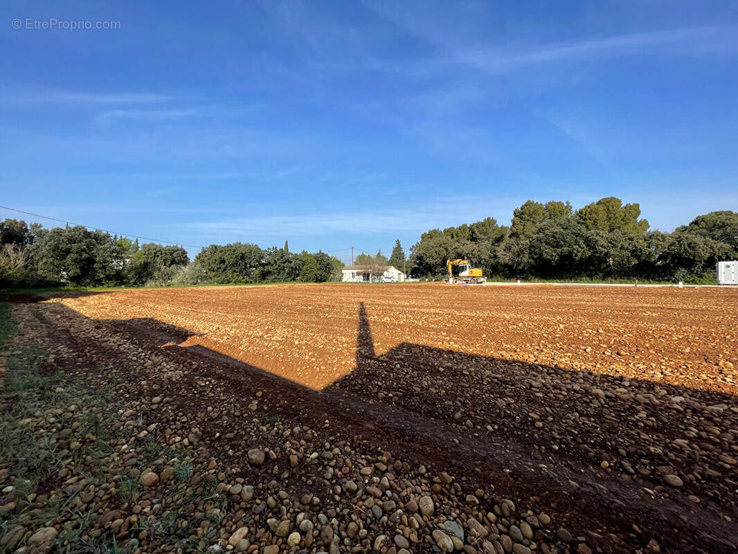Terrain à SORGUES