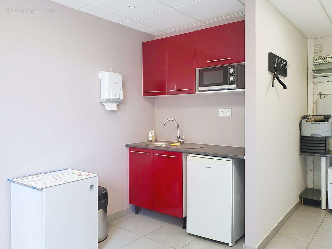Local professionnel de 96.78m2 accessible PMR centre-ville - photo 4