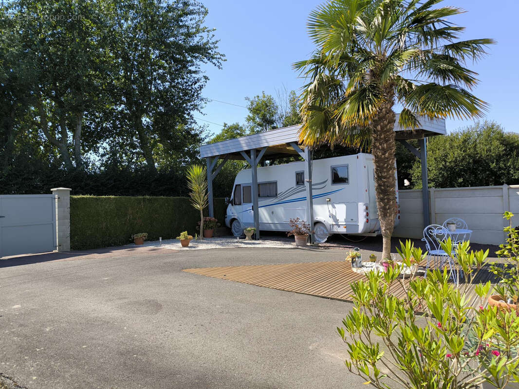 Maison à PORT-EN-BESSIN-HUPPAIN