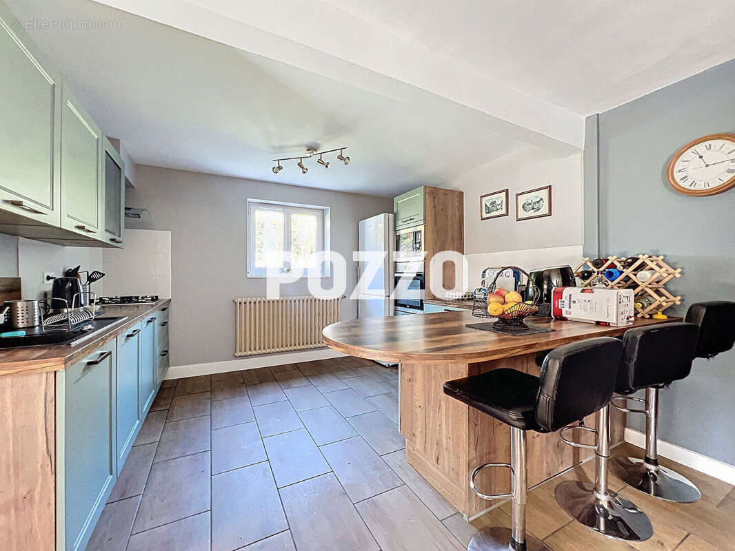 A Vendre - LAPENTY - Maison 10 pièce(s) 196 m² - VASTE TERRAIN - photo 4