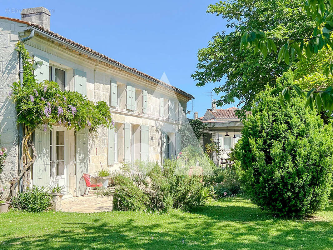 Maison à SAINT-GEORGES-DES-COTEAUX