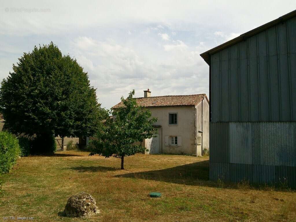 Maison De Campagne Avec Une Deuxième Maison Et D'Autres Dépendances - photo 7