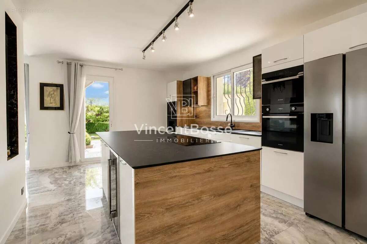 NICE – Saint-Roman de Bellet  Villa rénovée de 202 m² avec appartement indépendant, piscine chauffée et terrain de 1 700 m² - photo 5