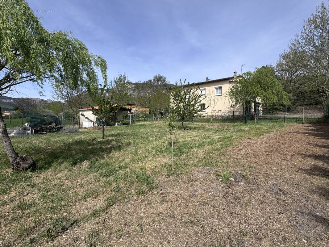 Maison à FRANCILLON-SUR-ROUBION