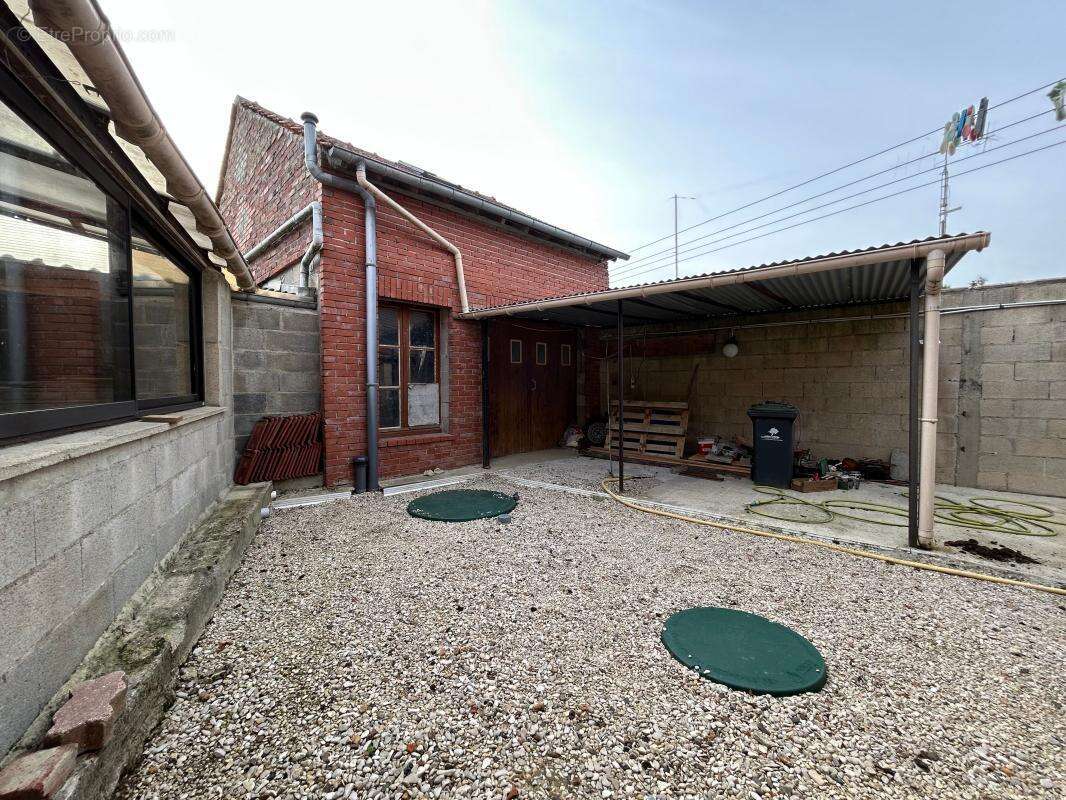 Maison à MONTGERAIN