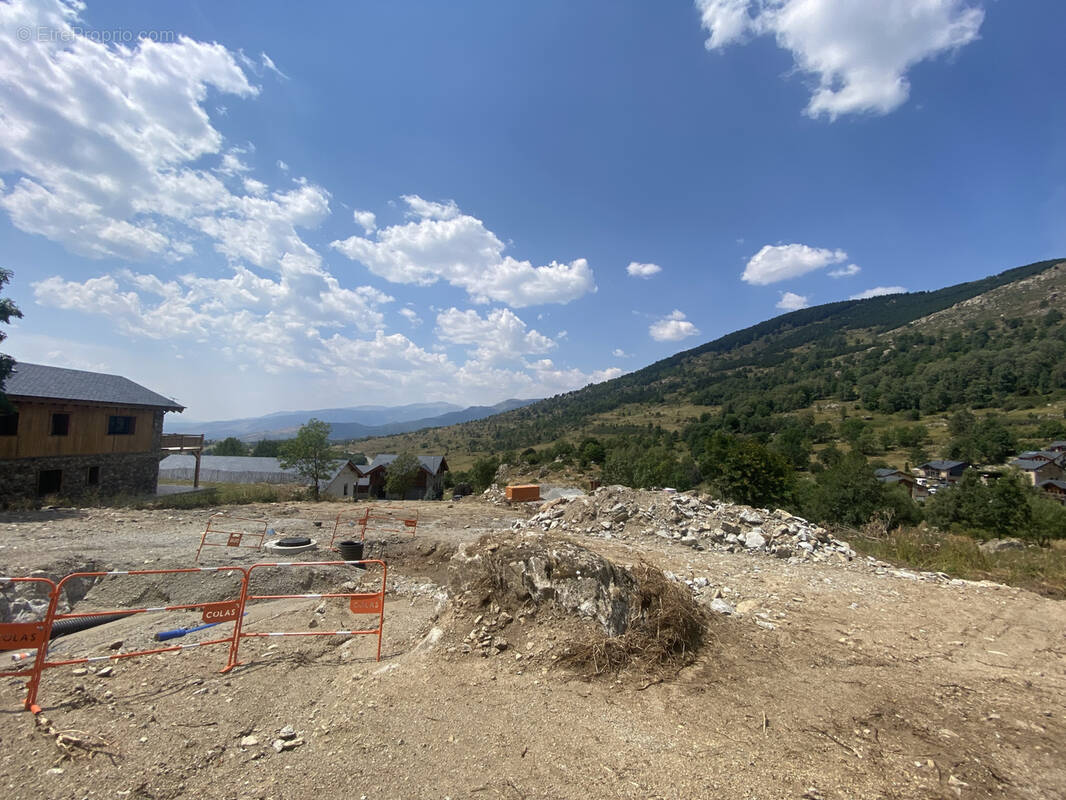 Terrain à EGAT