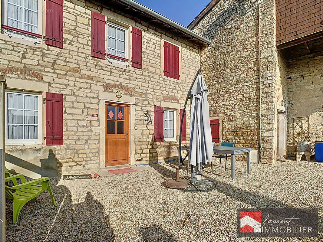 Maison à PONT-DE-VAUX