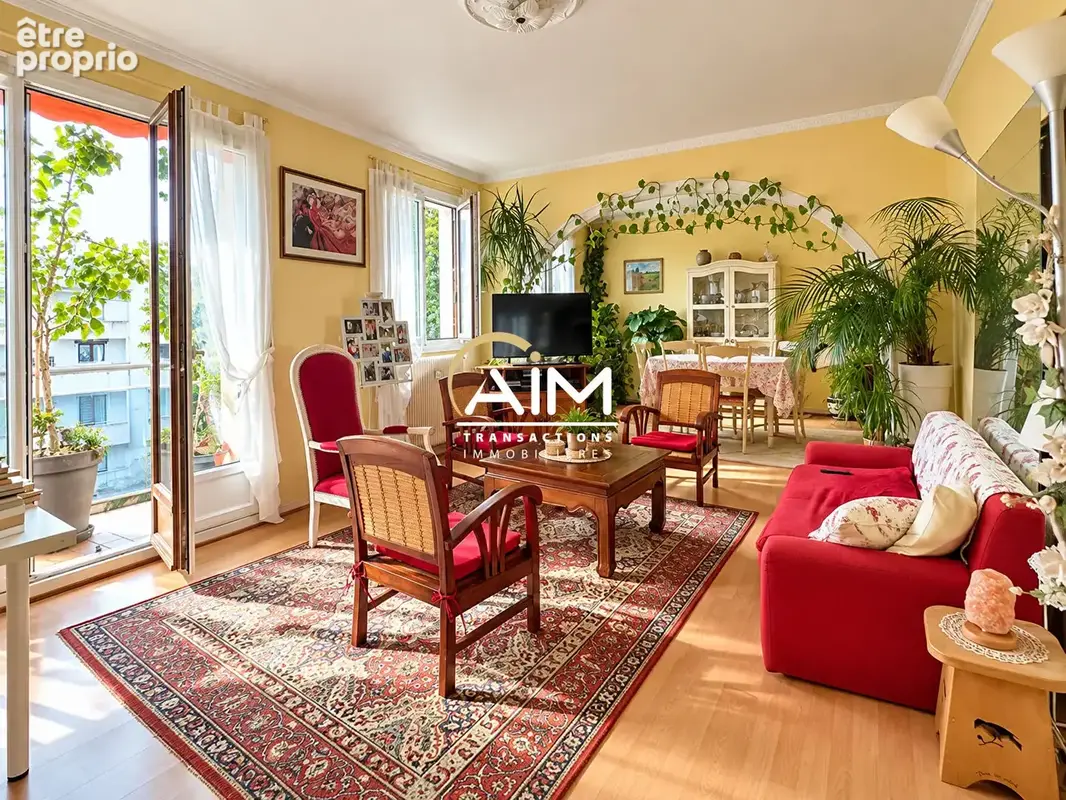 Bel appartement lumineux de 90 m² avec balcon, parking et cave - photo 2