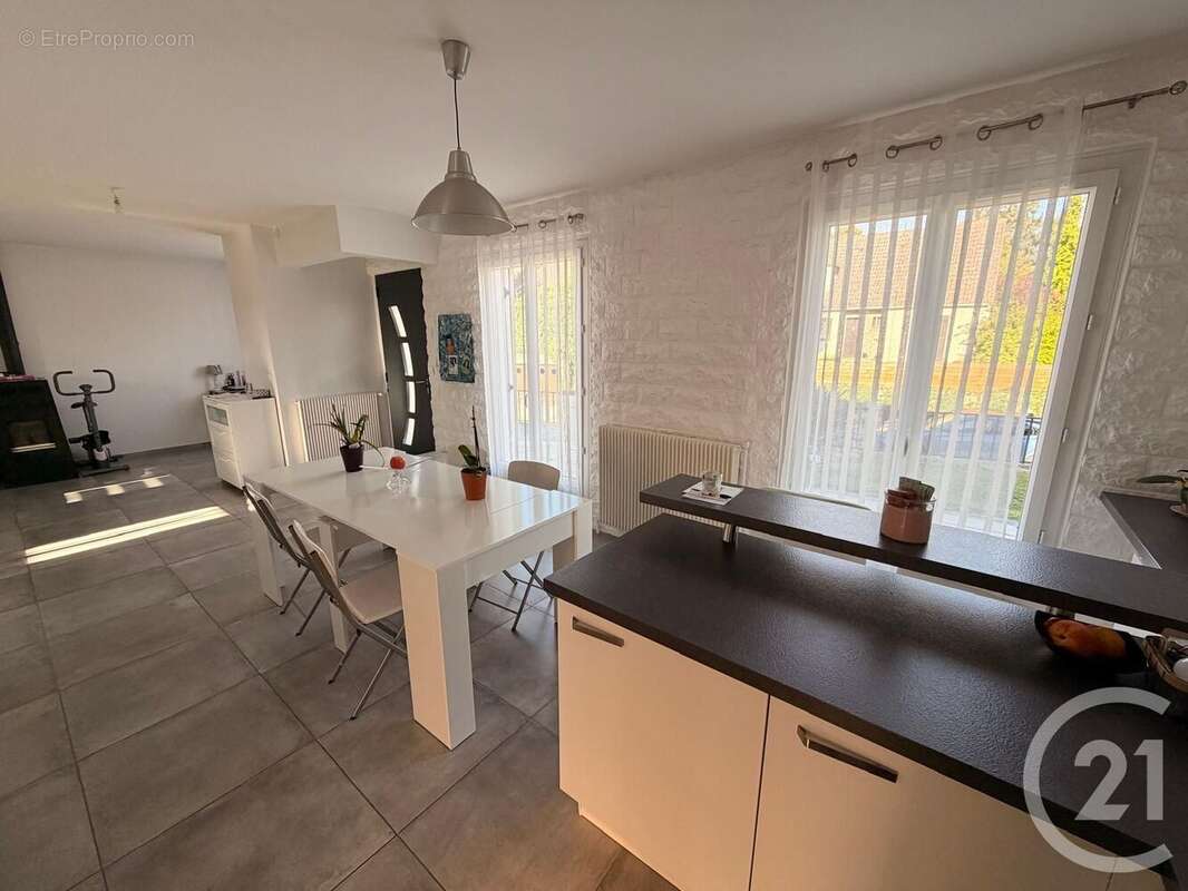 Maison à MOUSSY-LE-VIEUX