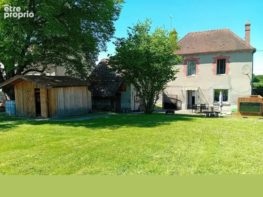 Maison à LUSSAC-LES-EGLISES