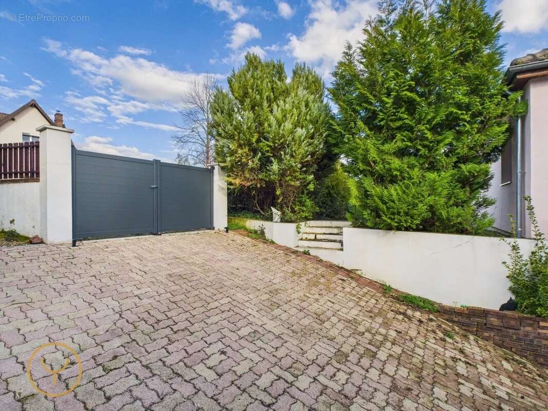 Maison à SAINT-POUANGE