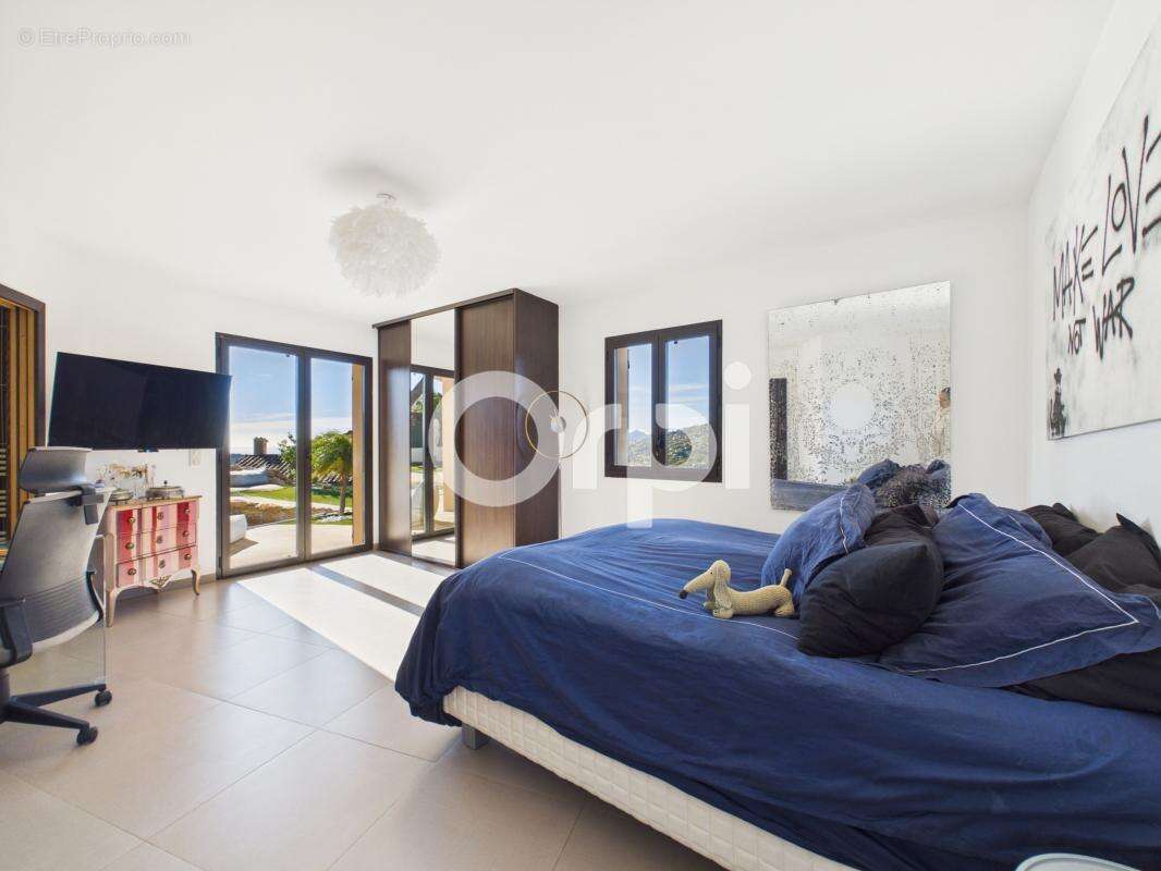 Maison à LA ROQUETTE-SUR-SIAGNE